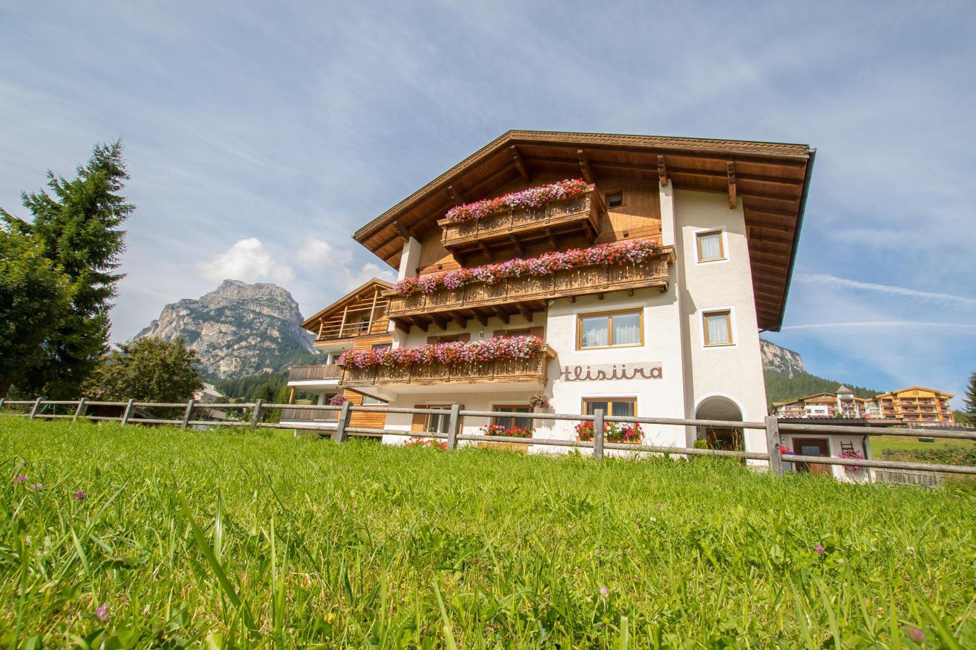 Dolomitdreams Hotell La Villa  Exteriör bild